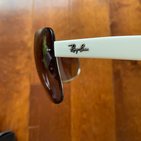 Ray-Ban Women’s Y2K Wraparound Sunglasses White/Grey - Picture 3 of 7